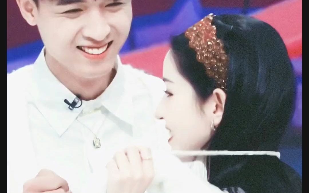 为妮钟秦 #看一秒cp姨母笑藏不住了 #秦霄贤哈妮克孜 #磕糖 #磕cp的