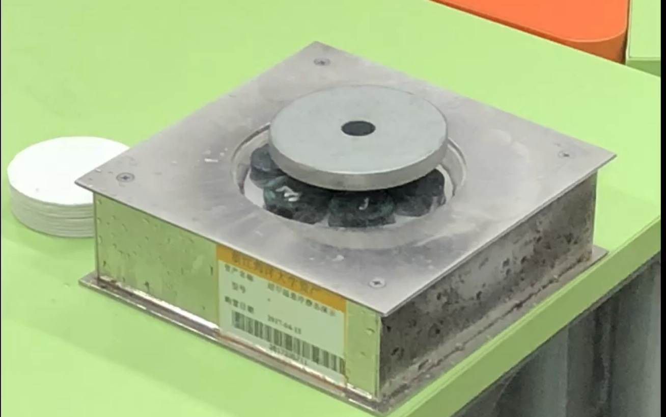 物理老师超导实验下面仅一个黑色超导体就要三千