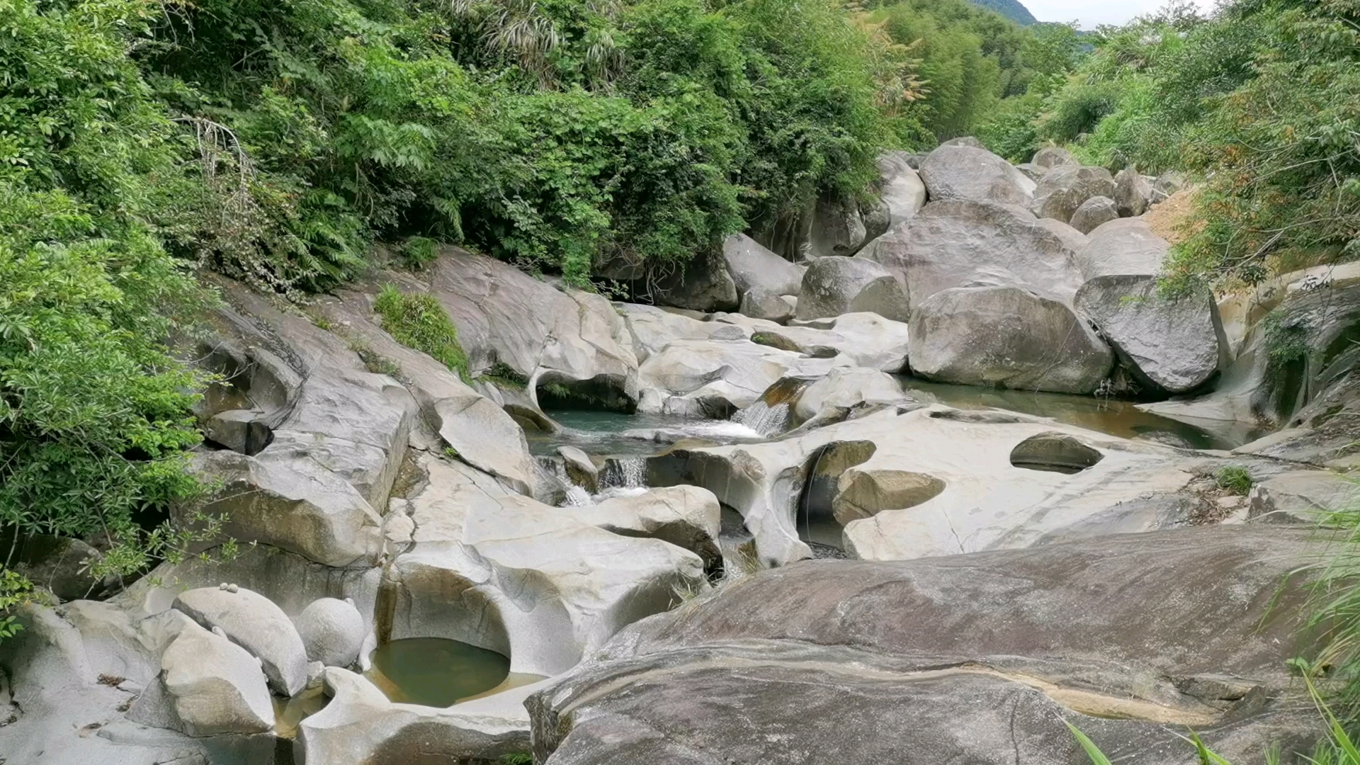 上堡亿年冰川遗址,游玩好去处