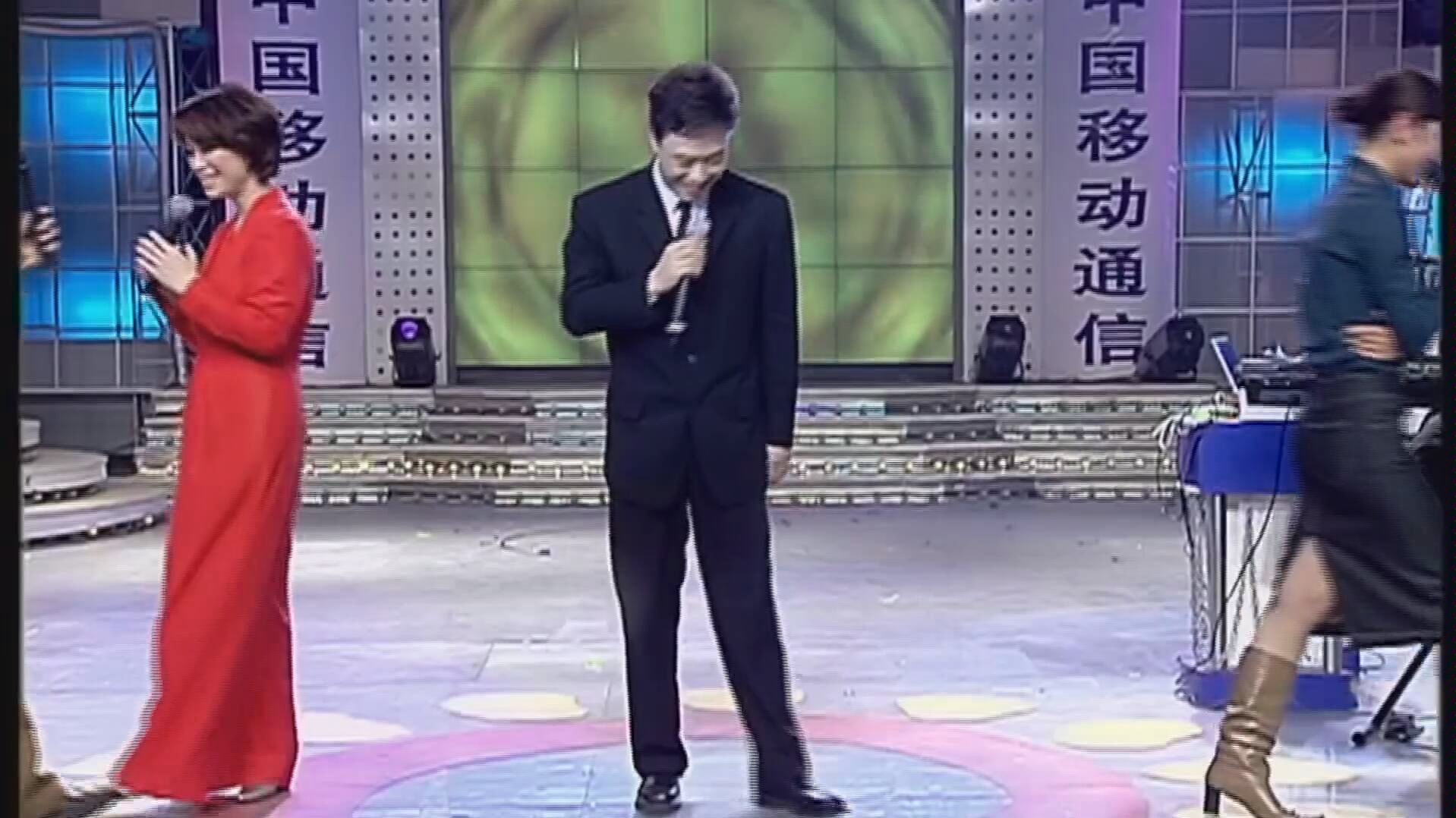 [图]【费玉清】一剪梅+三年+晚安曲+爱相随（模仿周华健）——2002-01-19非常周末第181期