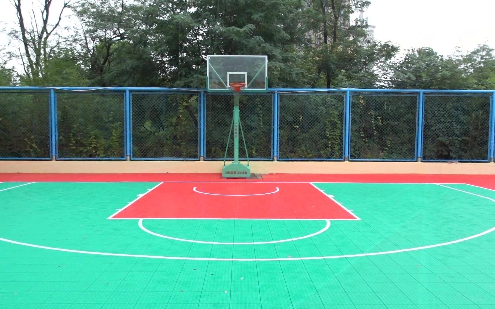 2021年9月新装修的青岛大学仁园灯光塑料拼接篮球场