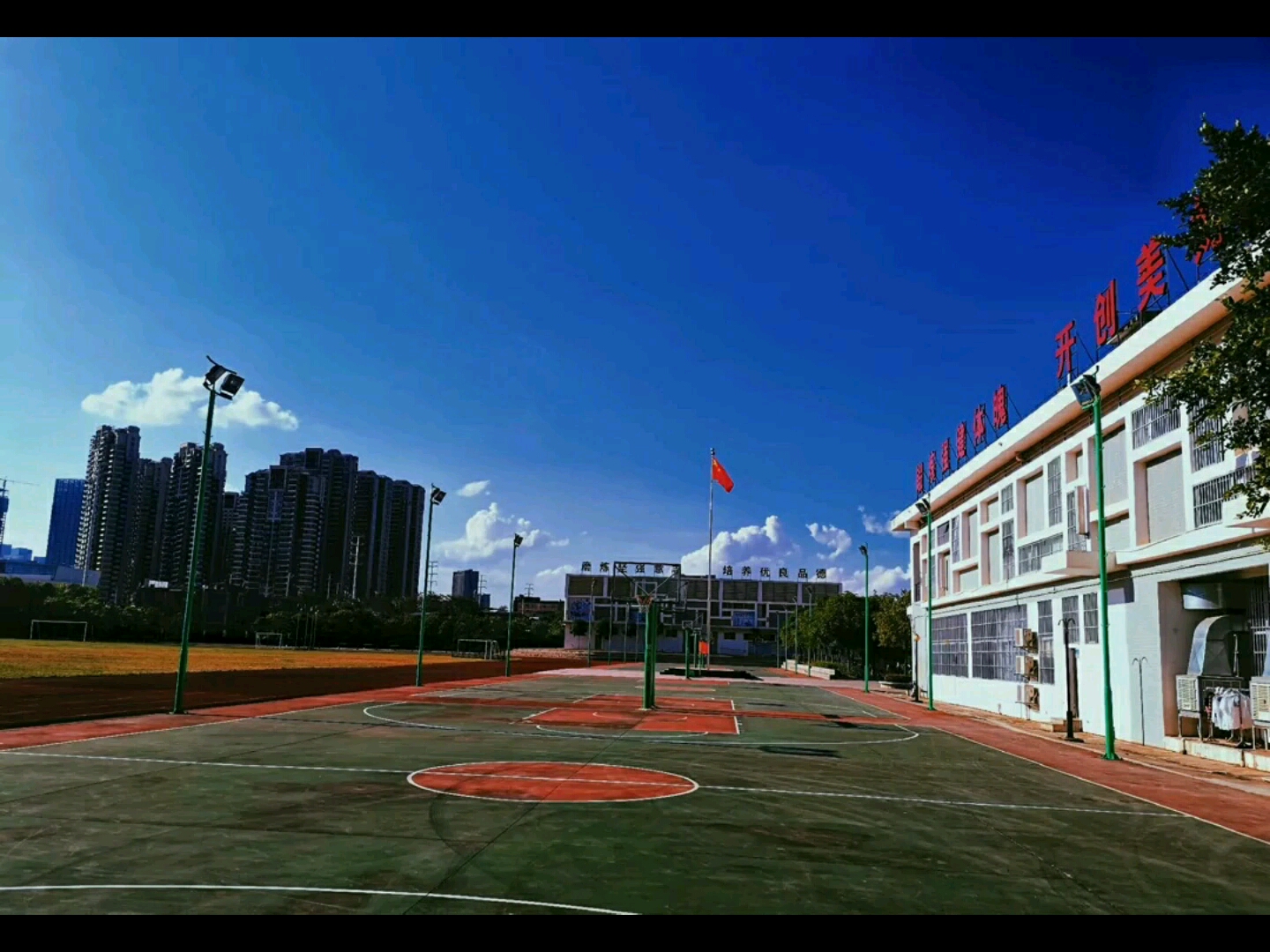 五象湖初级中学