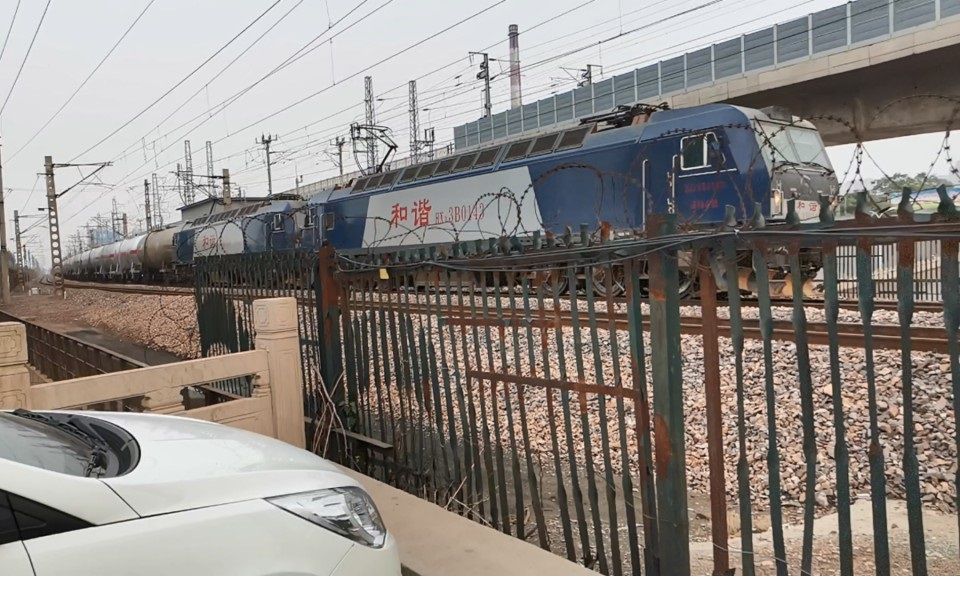 石德线京局石段hxd3b-0143,0158双机牵引东北罐车货列通过石家庄谈固