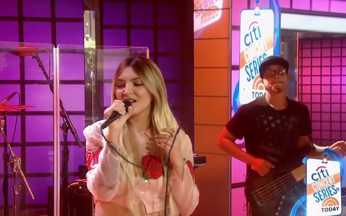 [图]【Live】Julia Michaels 今日秀表演