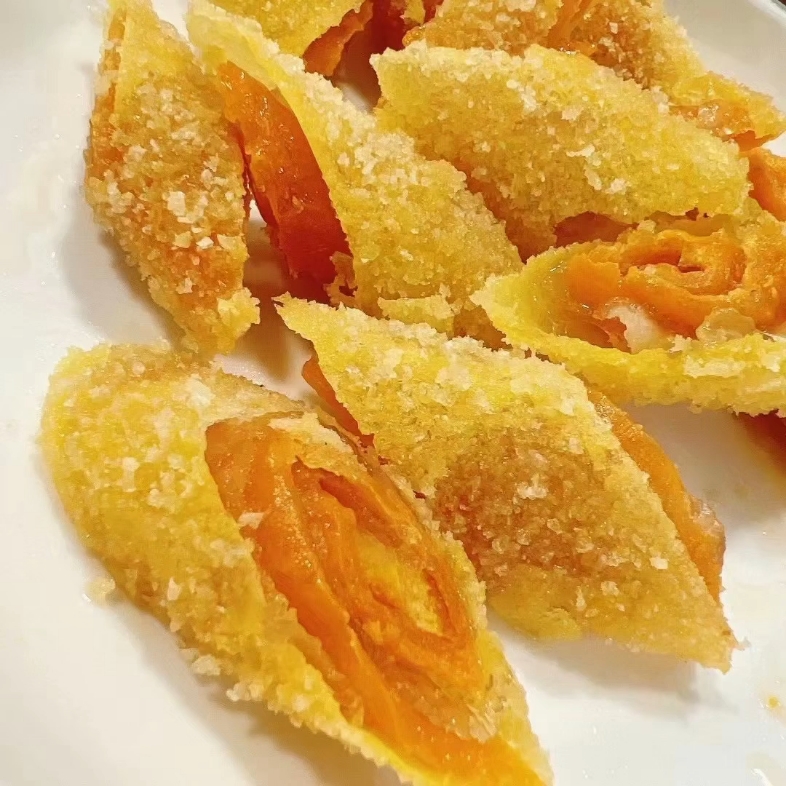 潮汕手工咸蛋卷采用新鲜咸鸭蛋 老式柑饼 冰糖冬瓜糖 玻璃酥肉为主要