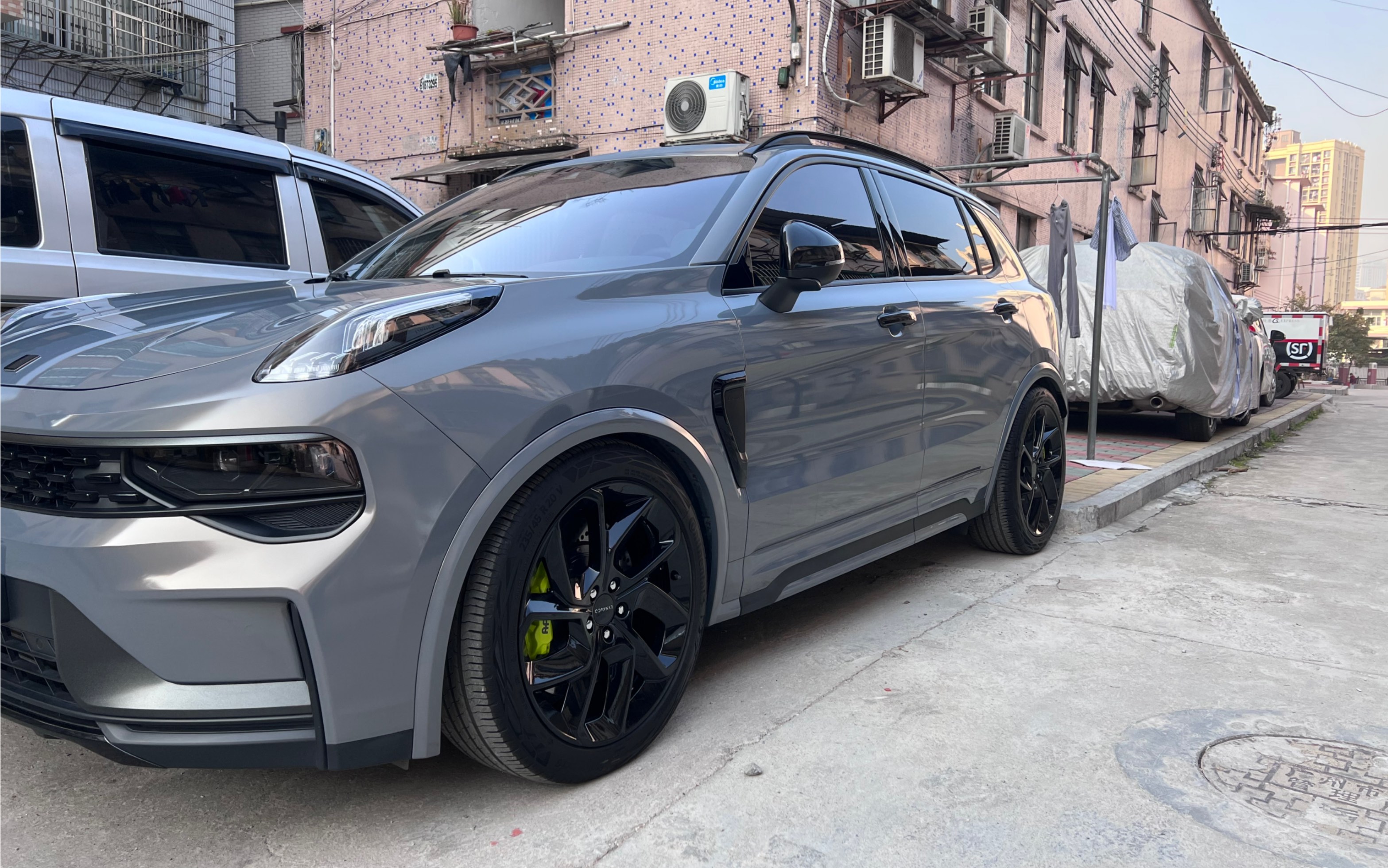 活动作品领克01暗夜版夜间行guang驶gai