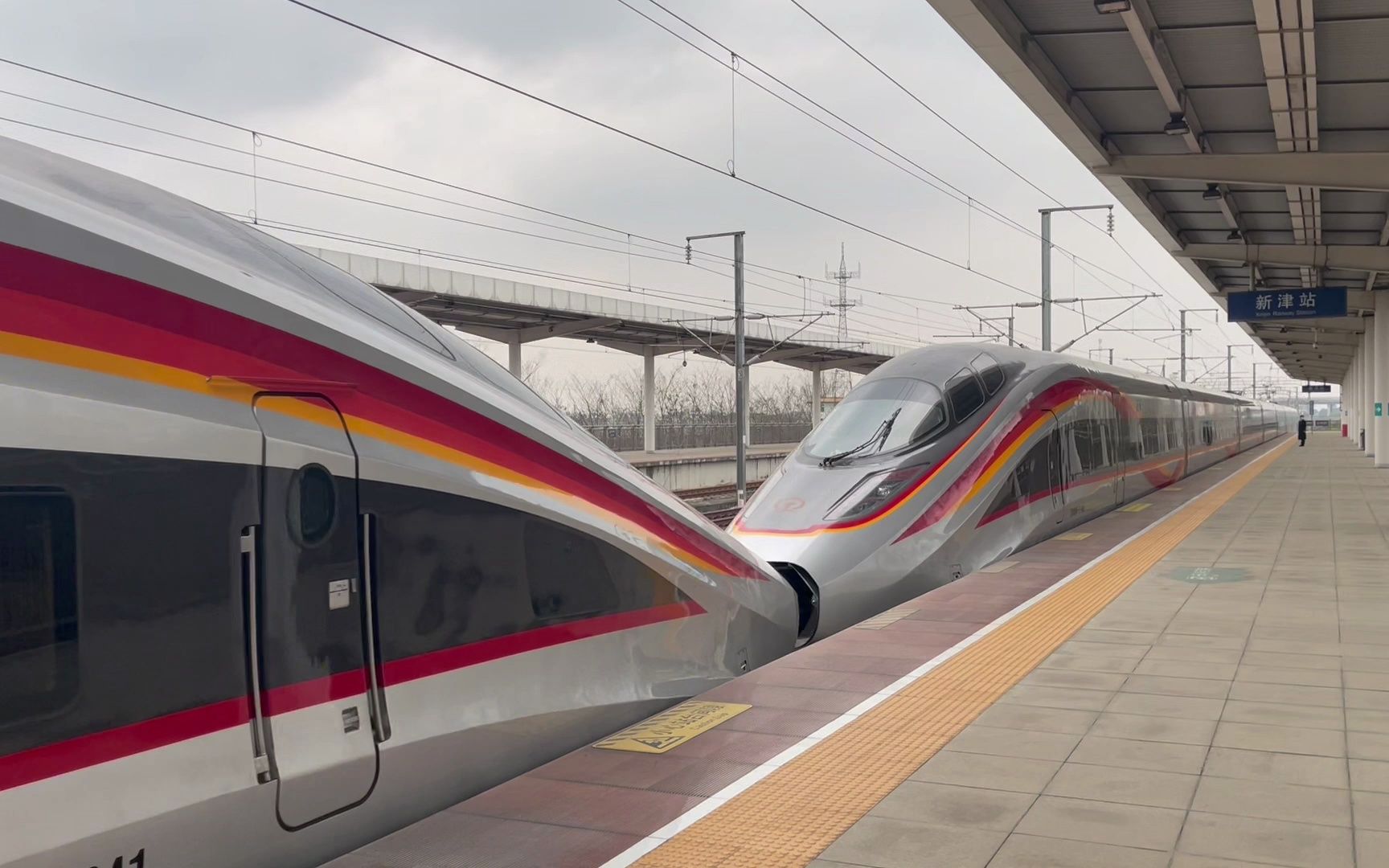 230318日g8682新津进站cr400af-z-1041重联1043