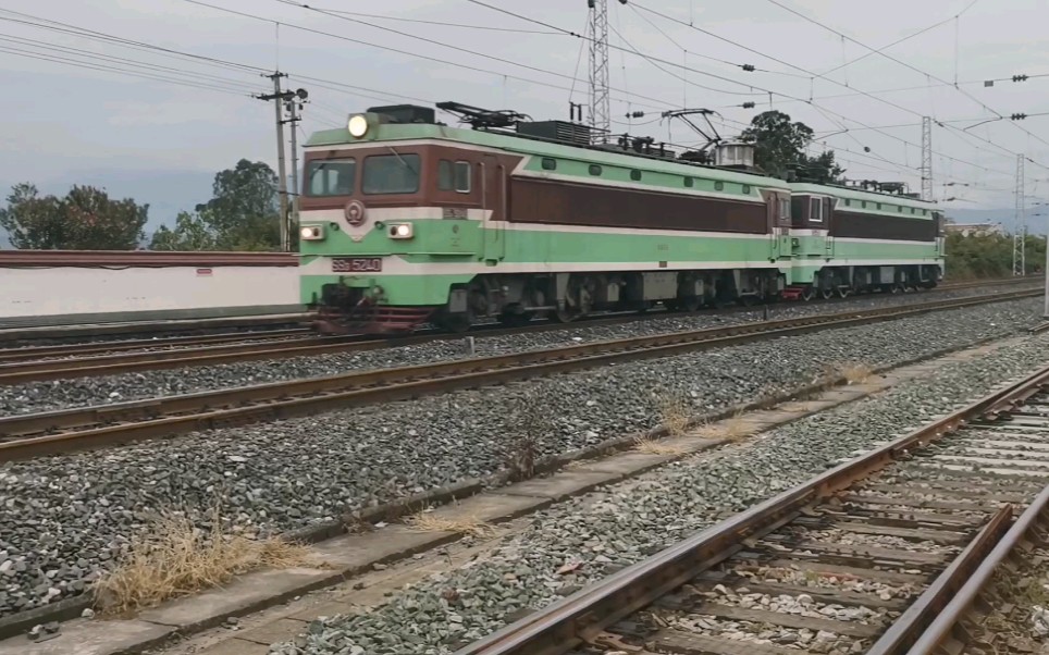 [成昆铁路]韶山三型电力机车双机西昌北站三道通过_哔哩哔哩_bilibili