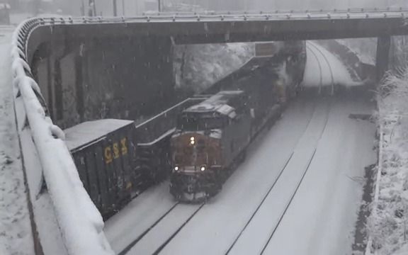 [图]Csx Sd70ace & Train Meet In Lansdowne