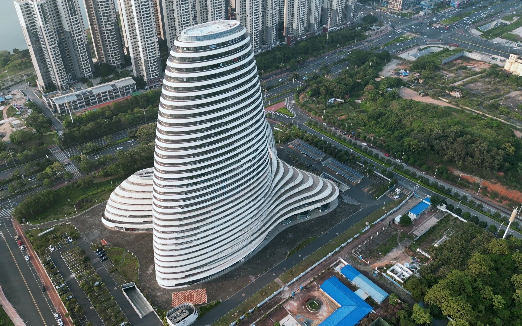 南宁新媒体中心4k环绕航拍