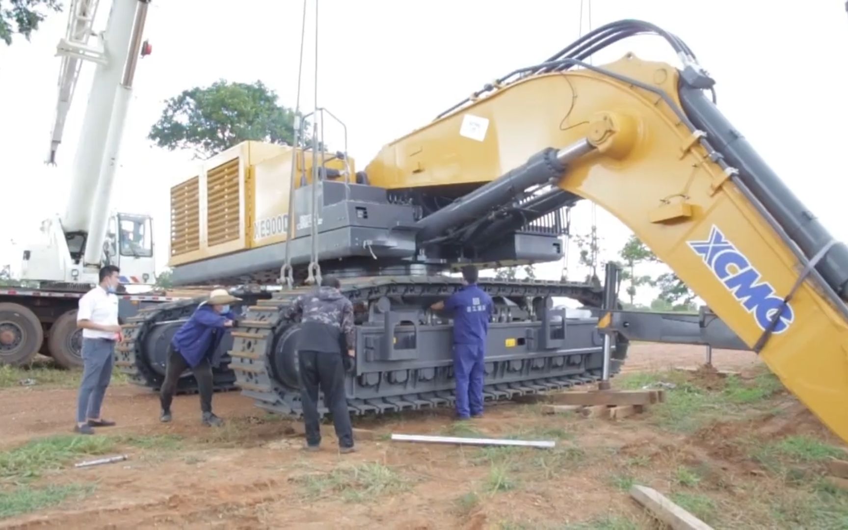 巴西客户购买的徐工xe900d挖掘机开始投入使用