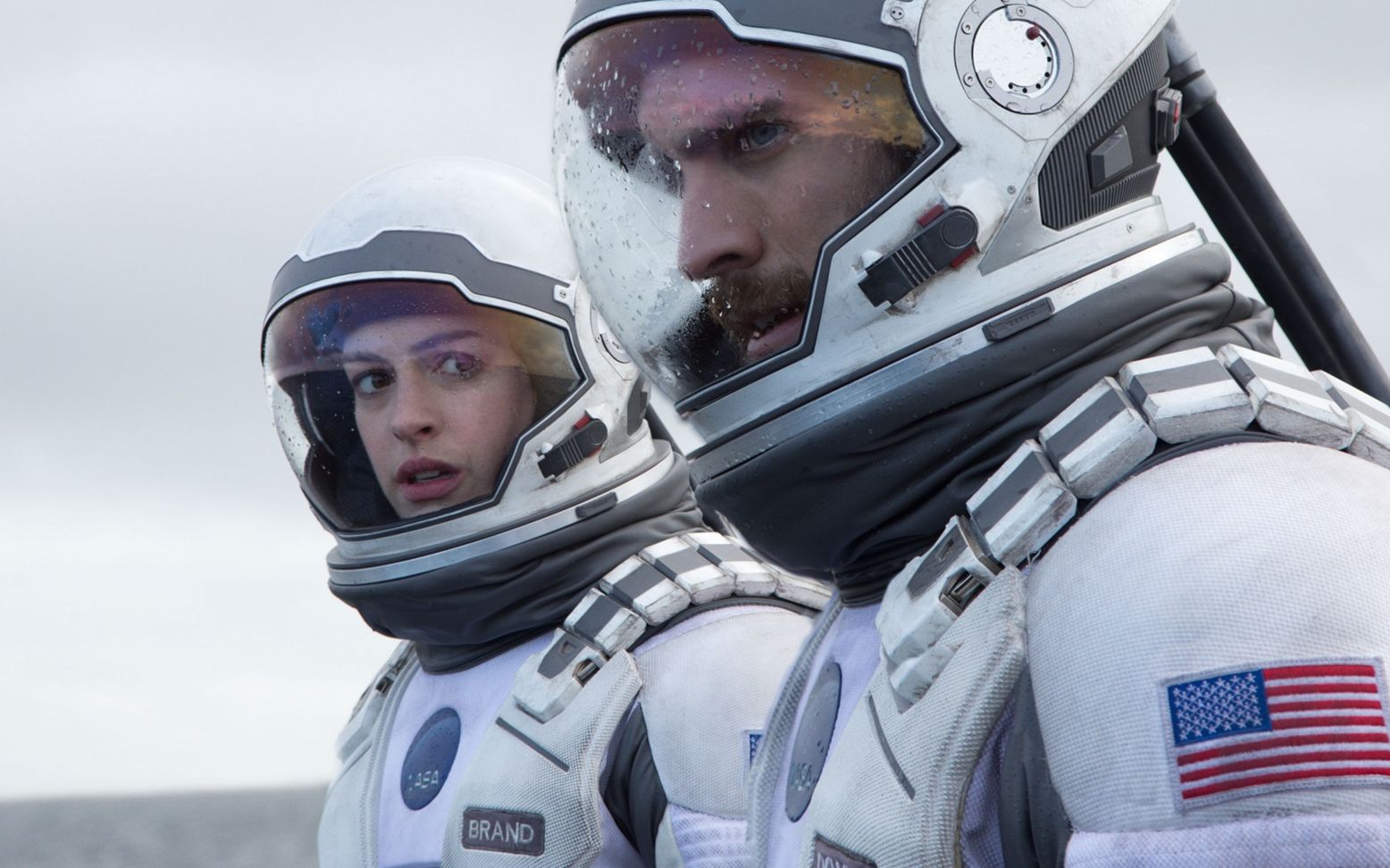 科幻片:地球植物无法再生长,四人穿越星系银河,回来时人类早已逃离