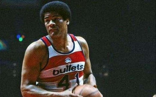 品品最强nba体验服篮下碎骨机昂塞尔德硬生生把篮球场变成摔跤场