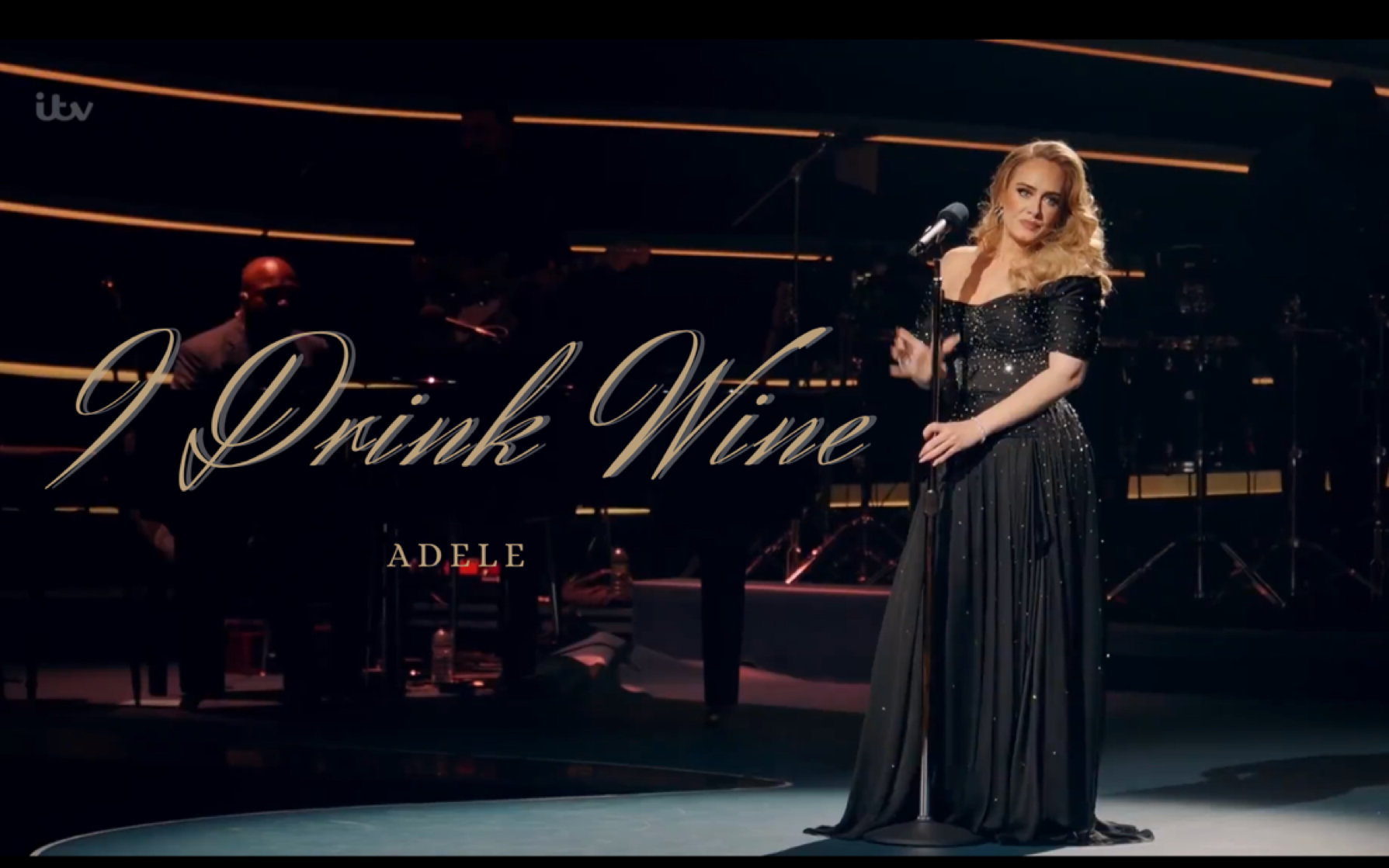 [图]《30》最强单曲 - I Drink Wine-Adele 最新现场~“酒皇”