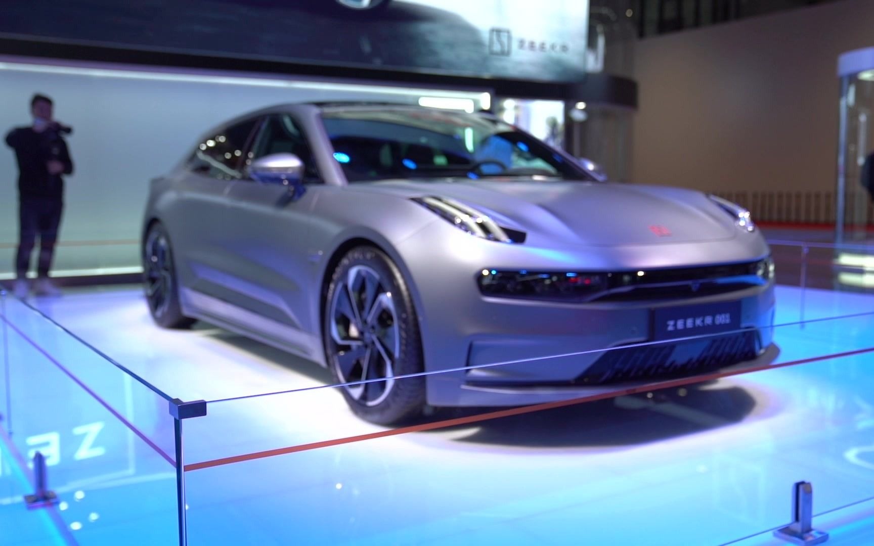 车展实拍极氪首款电动车-极氪001