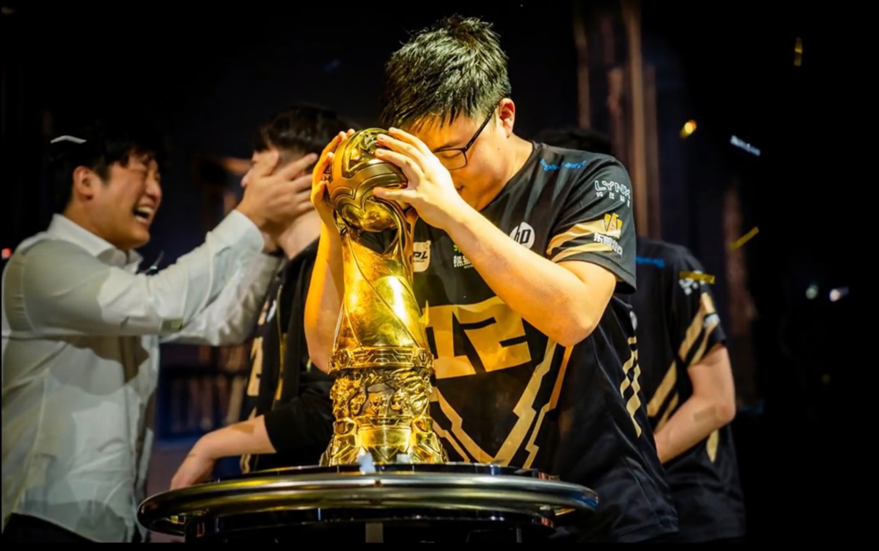 一个带你了解uzi巅峰实力的视频!