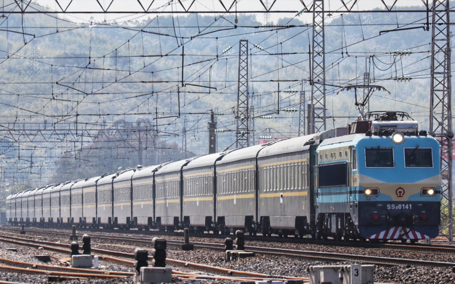 【ss8 25t 经典组合】ss8-0141牵引0z8006接近韶关东站