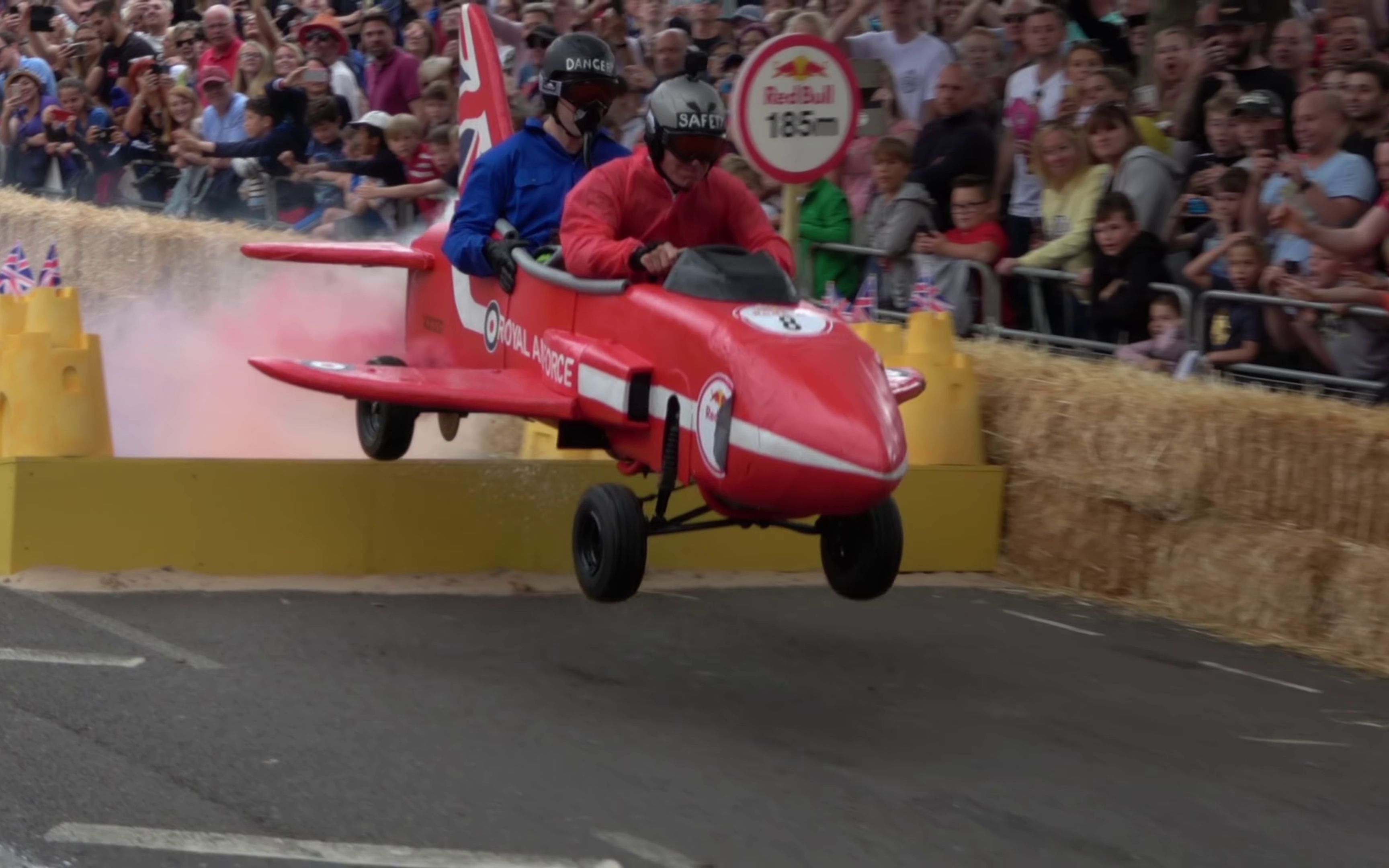 redbull搞笑飞机汇编人在前面飞零件后面追