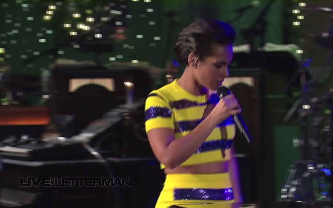 [图]【音乐MV】Alicia Keys - Try Sleeping With A Broken Heart (Live on Letterman)