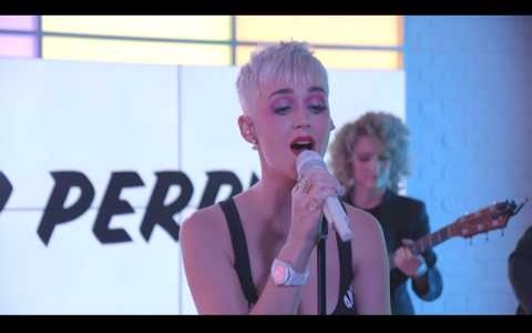 [图]【Katy Perry】最新英国不插电表演《Chained To The Rhythm》