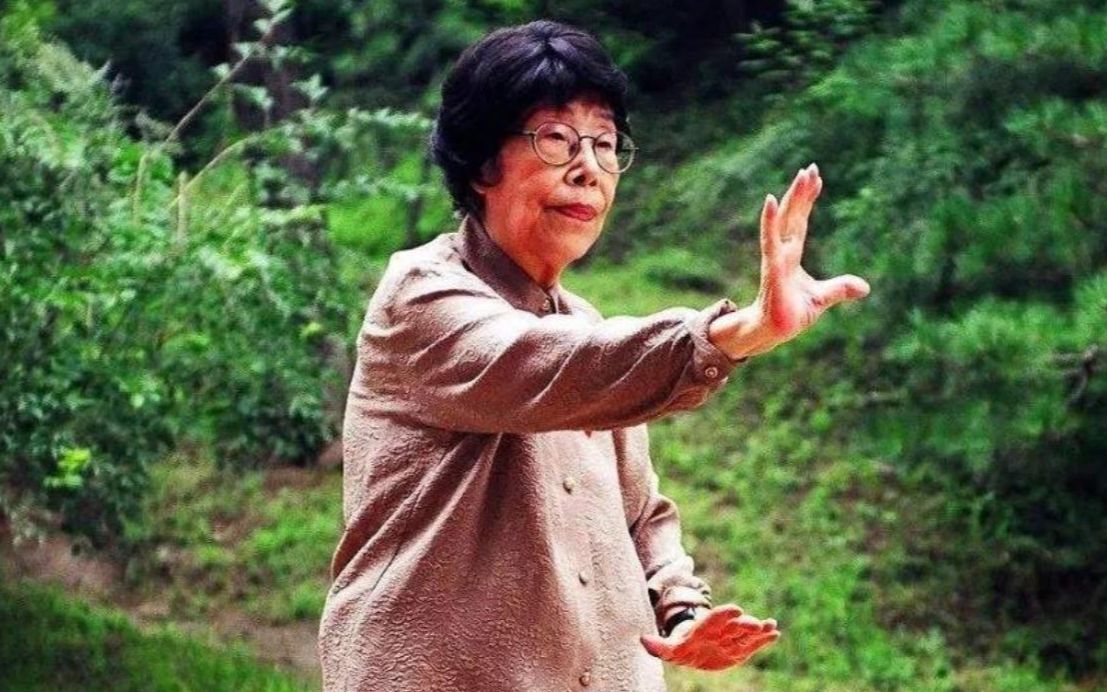 天下第一手武神孙禄堂之女孙剑云演练形意拳