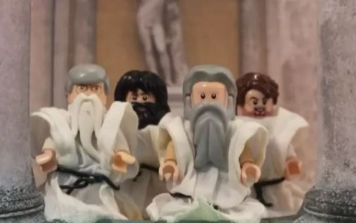 [图]Horrible Histories 'Thinkers' Song in Lego