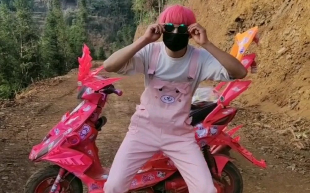 『土味精神小伙』一次甩头甩个够