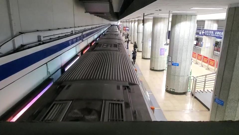 北京地铁二号线北京地铁二号线东直门站内环车顶视角