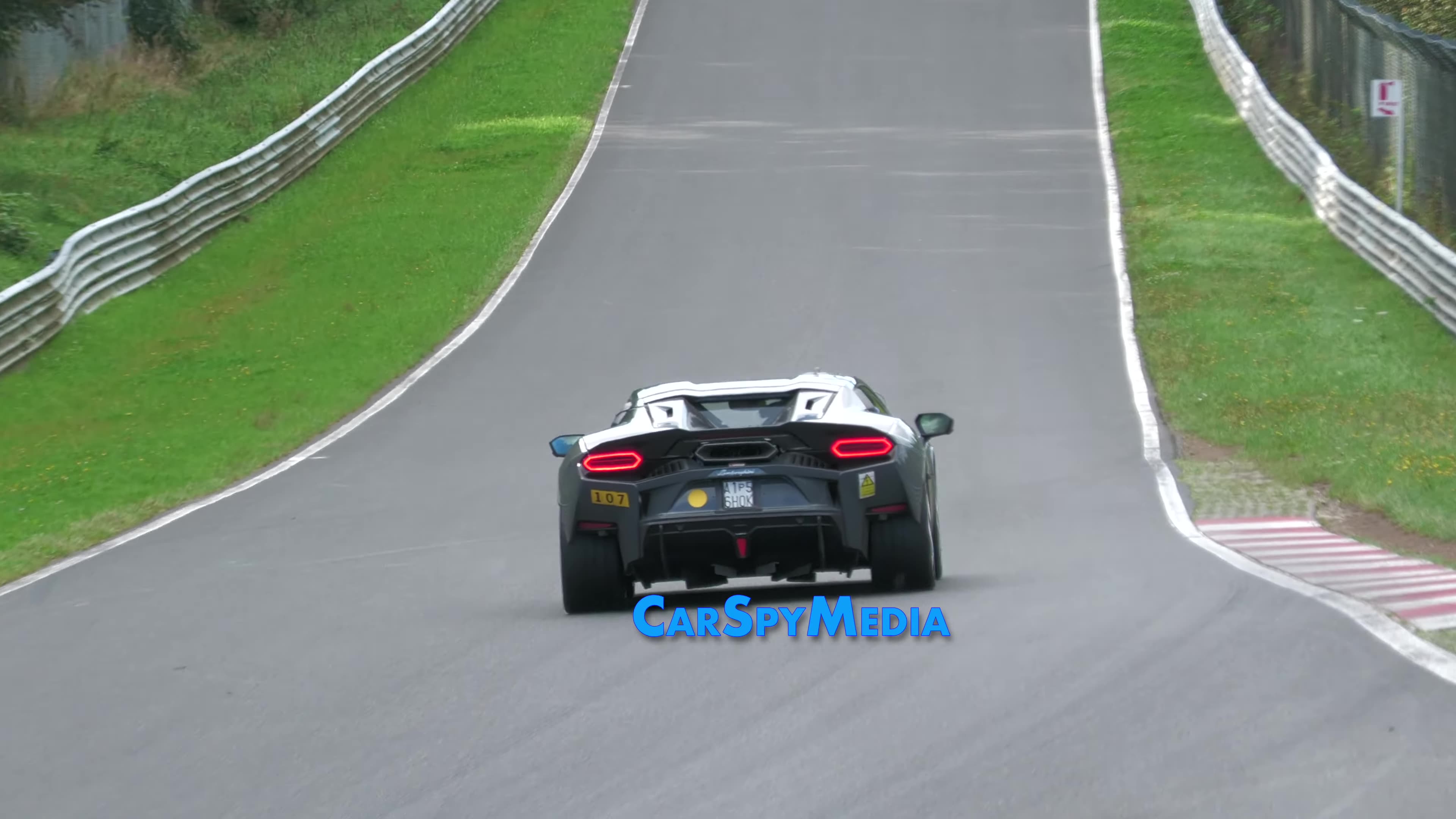 temerario 跑车在纽博格林进行无伪装 huracán 继任者轮胎测试