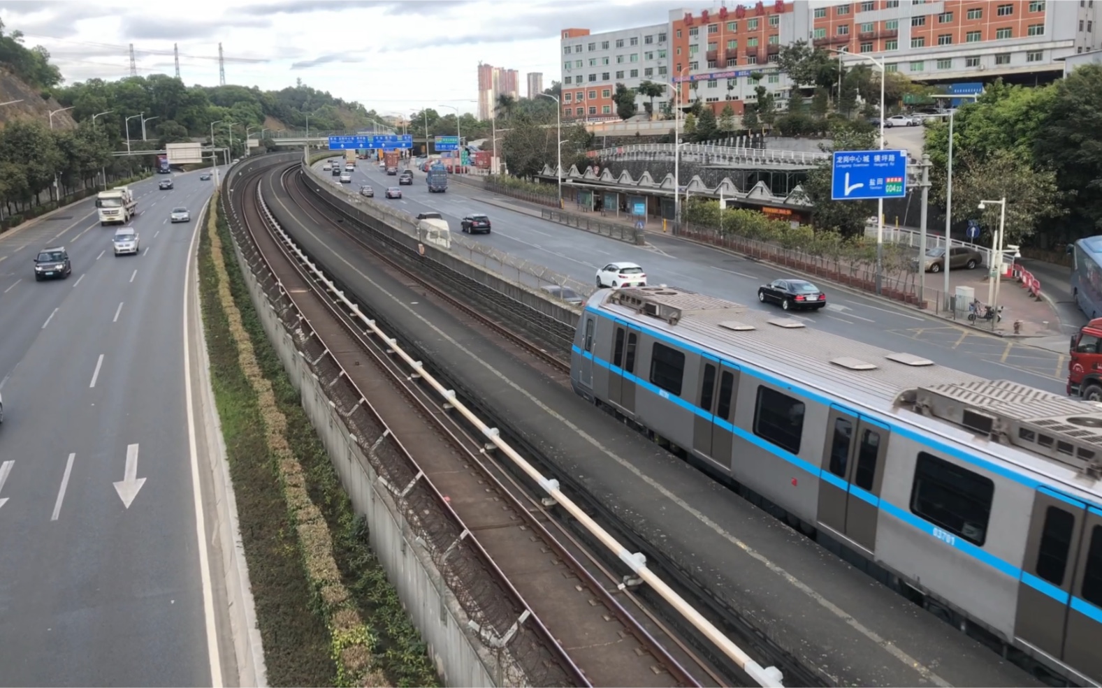 [铁道调研] 深圳地铁3号线南车浦镇370车双龙方向通过龙岗大道金银坑