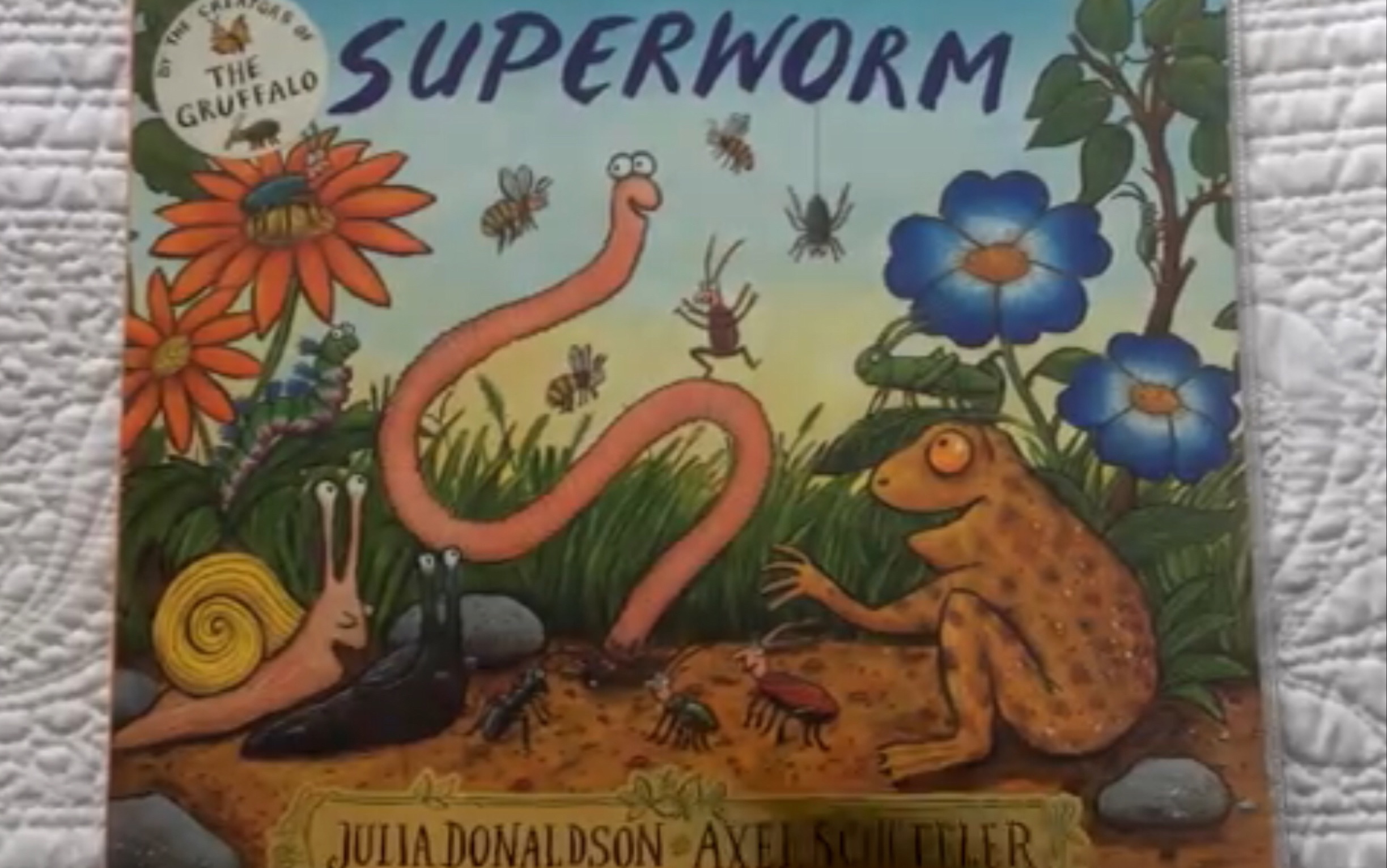 [图]英文绘本 SUPERWORM | Story Train Read aloud for kids | bedtime story