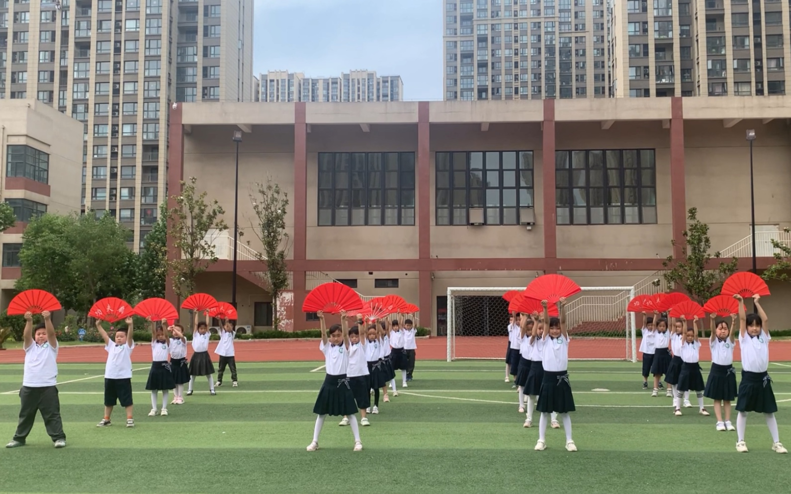 [图]小学生课间操《雪龙吟》