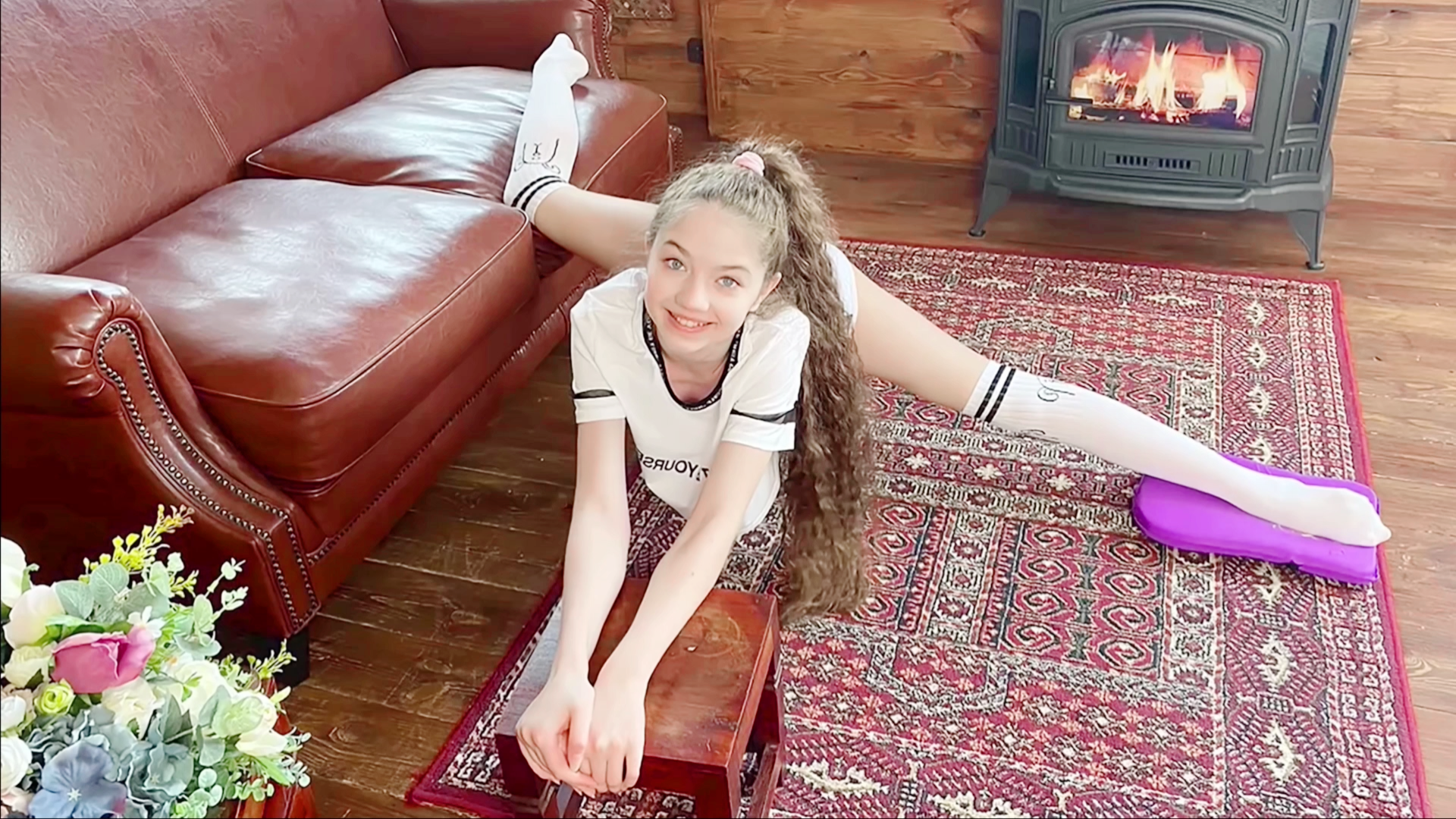 俄罗斯美少女教你瑜伽3老司机快上车小美女在家瑜伽练习