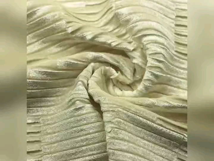 压花韩国绒针织经编不倒绒压皱起皱涤纶氨纶弹力韩国绒布女装面料