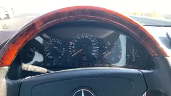 Скачать видео: 1998奔驰W140 S500L 0-260km/h加速