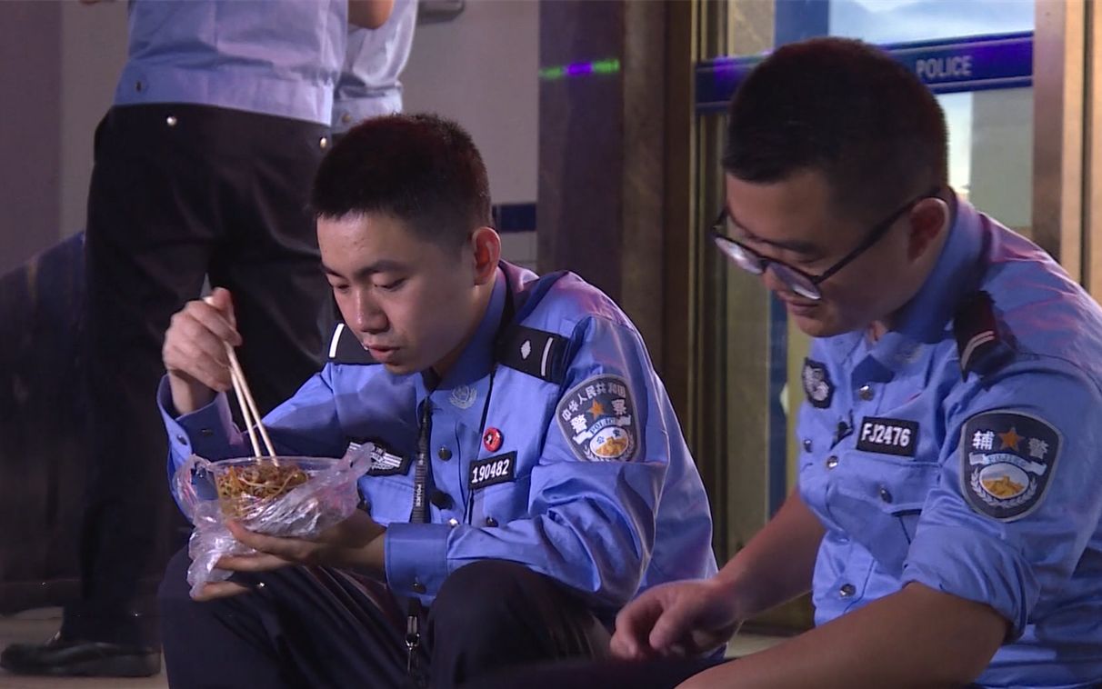 人民警察吃饭图片图片