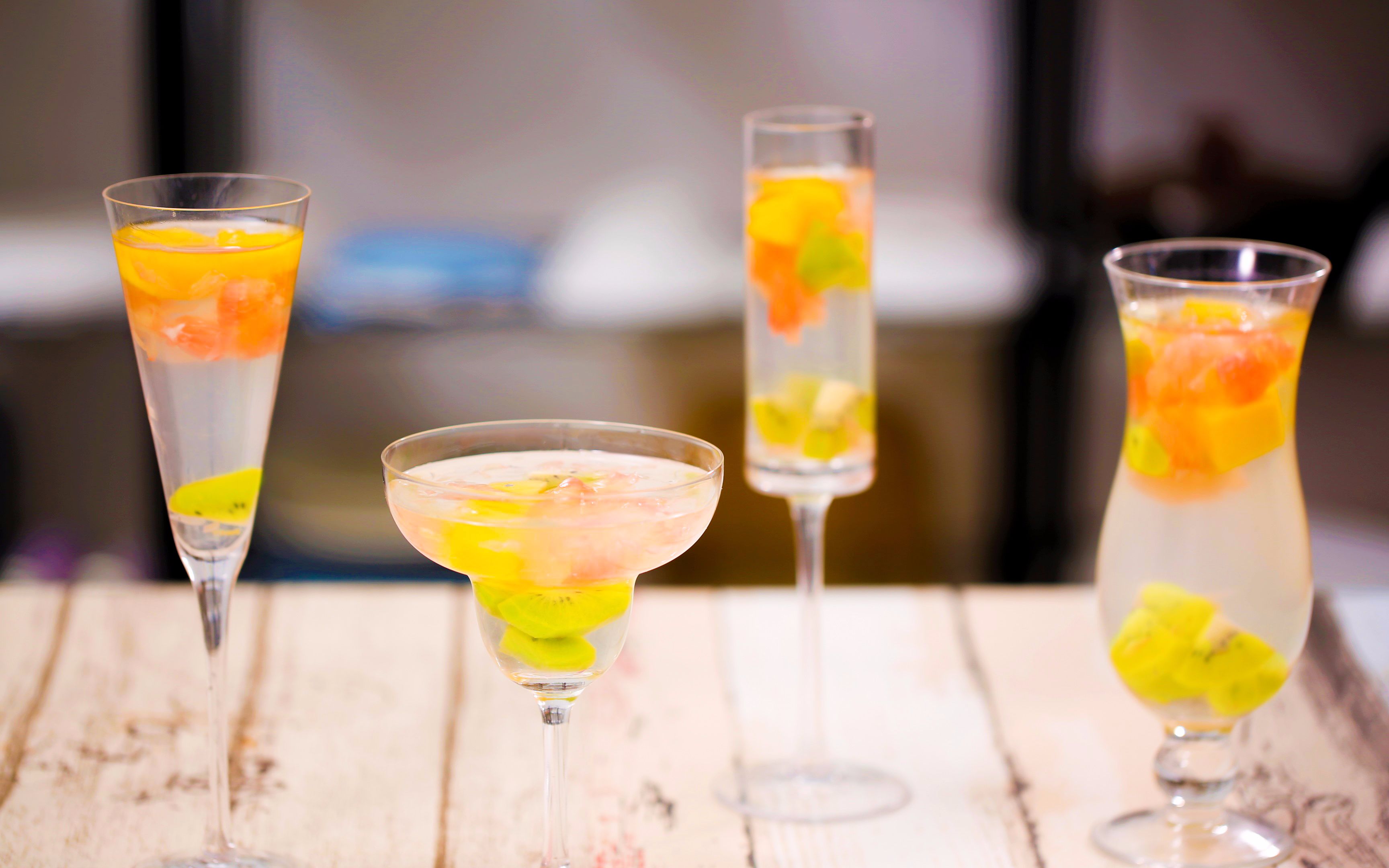 快速get缤纷酒杯果冻!把水果喝进肚子里,每一口都在嘴里炸裂!