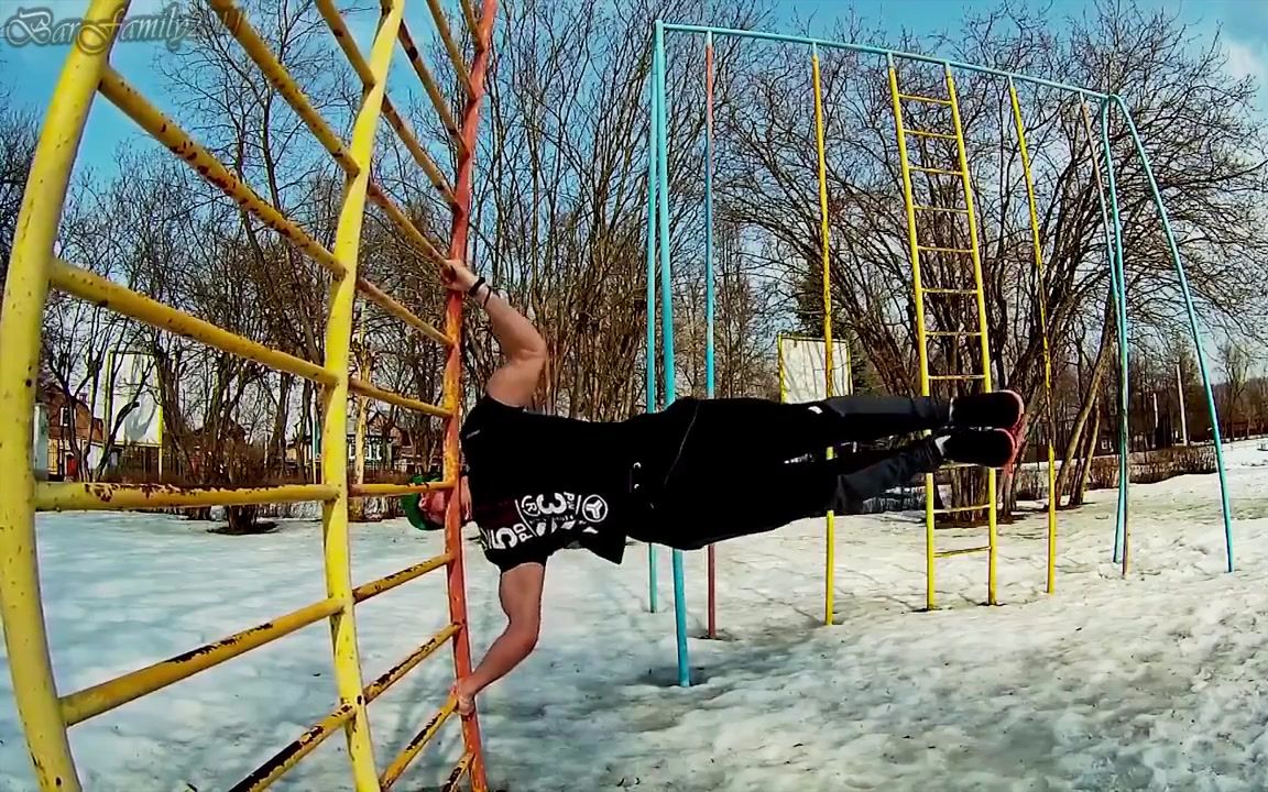 【每周一位街健大神】走到哪练到哪_dmitrykuznetsov_哔哩哔哩 (゜-゜