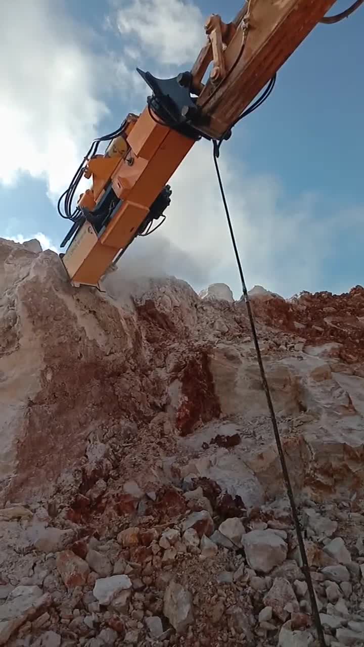 云南l32实地o534拍摄727i,钻裂一体机钻孔劈裂过程钻孔效果实测