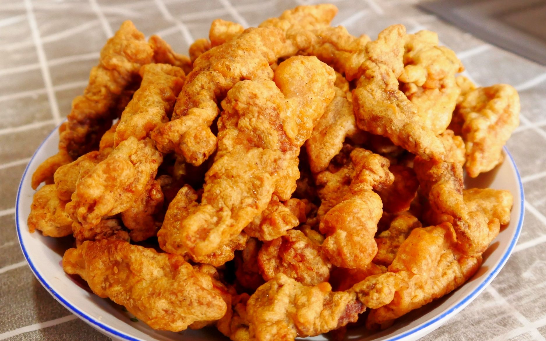 年夜饭酥肉家常做法,做出来金黄酥脆,做法易学,保证一次成功