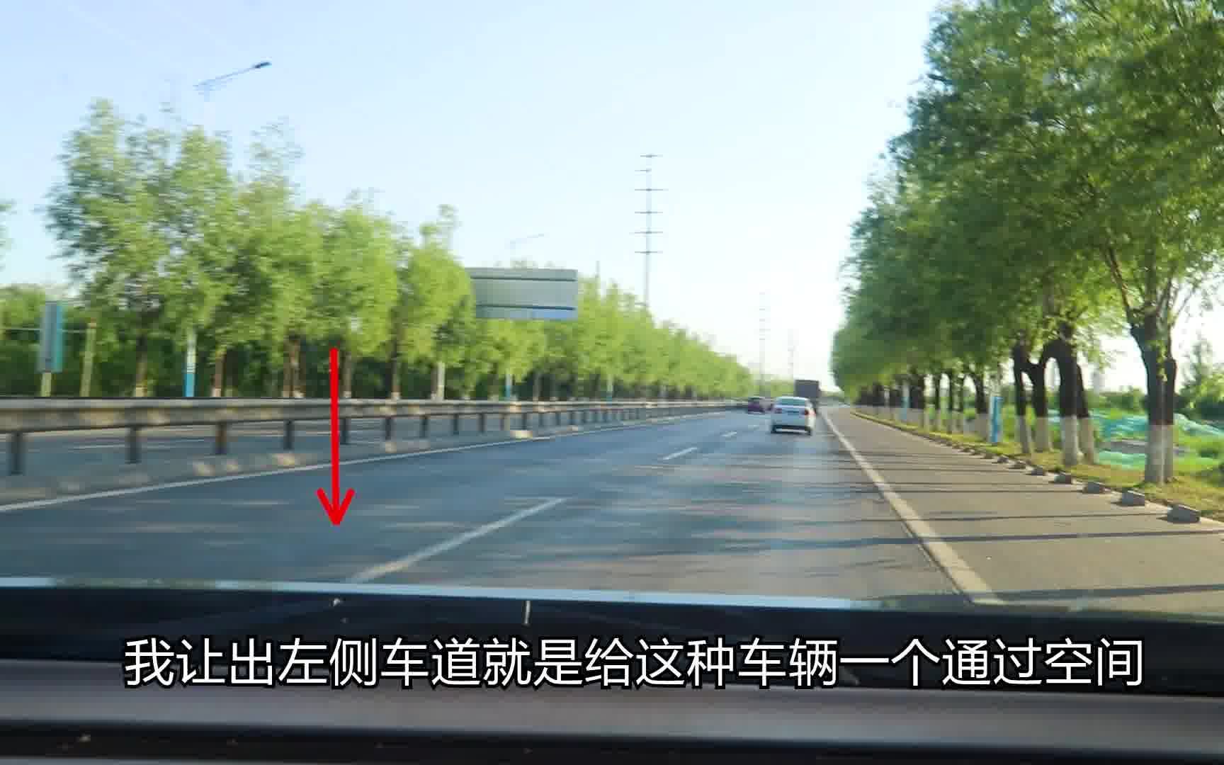 省道路口右转弯防御技巧,向右转为什么要向左看?哔哩哔哩bilibili