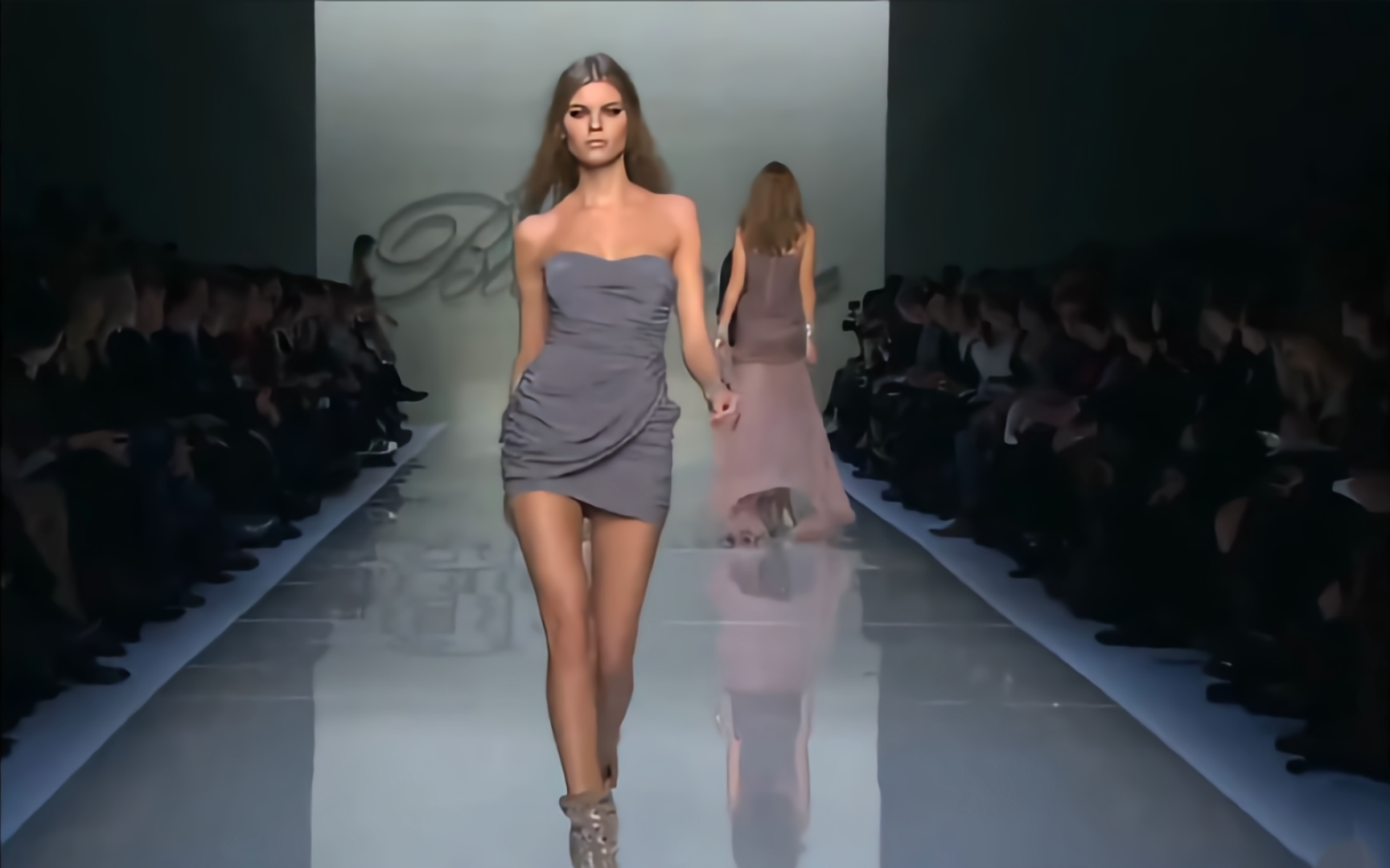 [图]2005—2009年全球十大模特最佳T台走秀Top 10 Best Runway Walks (2005 - 2009) I The 2000s