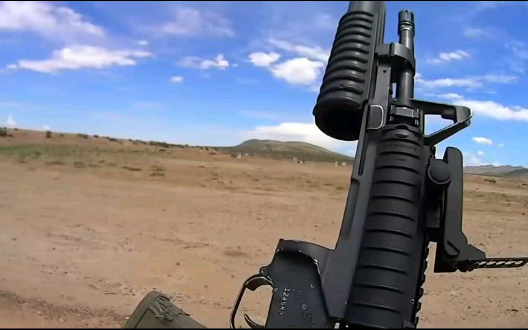 [硬核]m203枪挂榴弹发射器实射