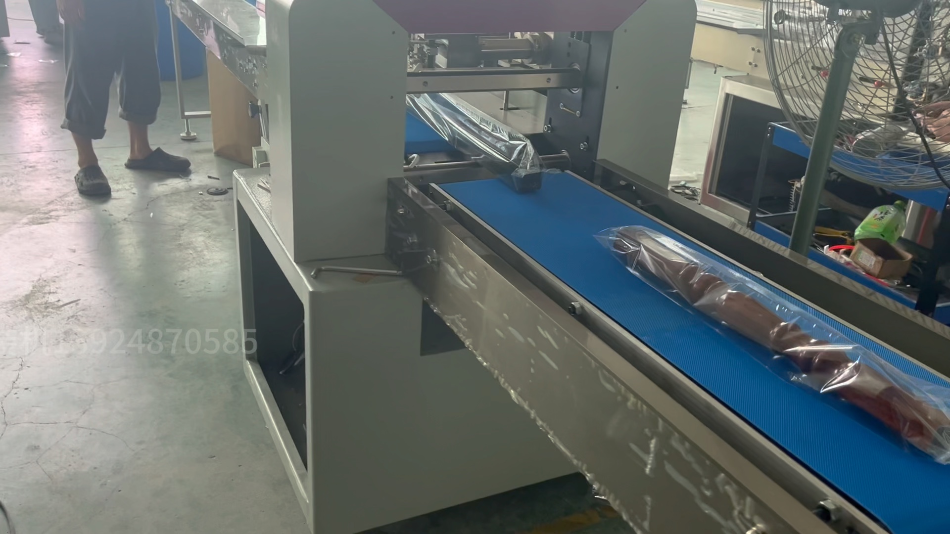 铝合金立柱自动套袋机 铝合金型材包装机 自动套袋包装机 铝合金门窗