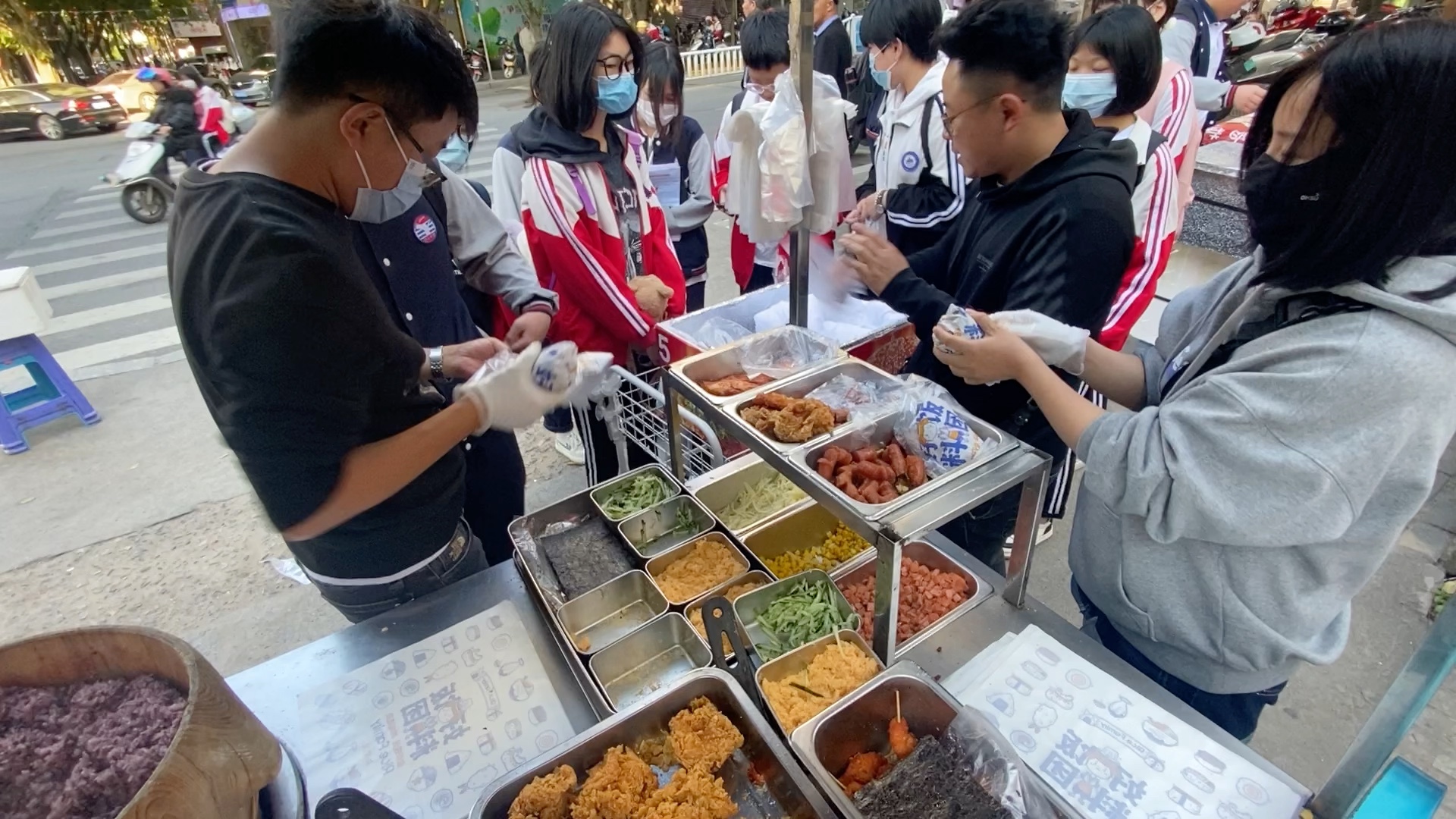 [图]普通人没什么本钱，也许摆摊小买卖是一条出路，不像开店压力山大