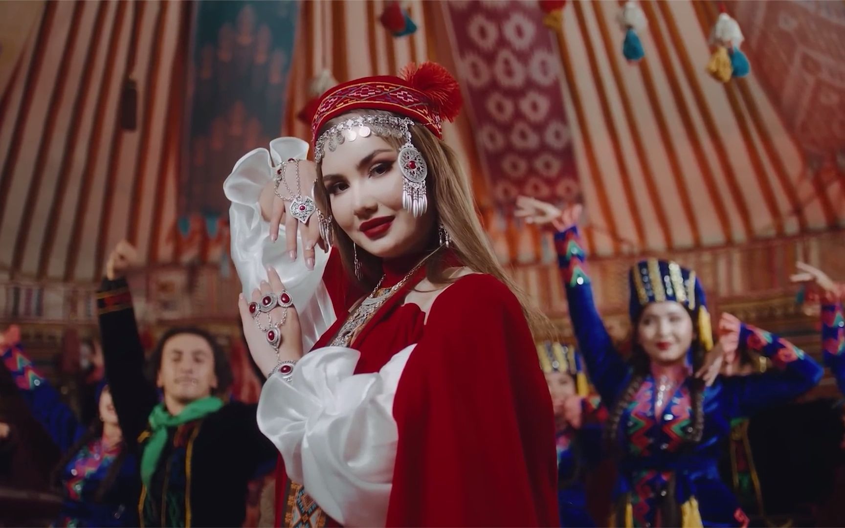 一首顶级歌舞的乌兹别克斯坦歌曲《ozbegim qoraqalpogim》