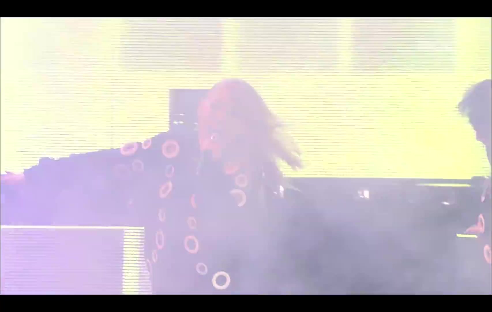 [图]2NE1 - Clap Your Hands, Music Core 20101002