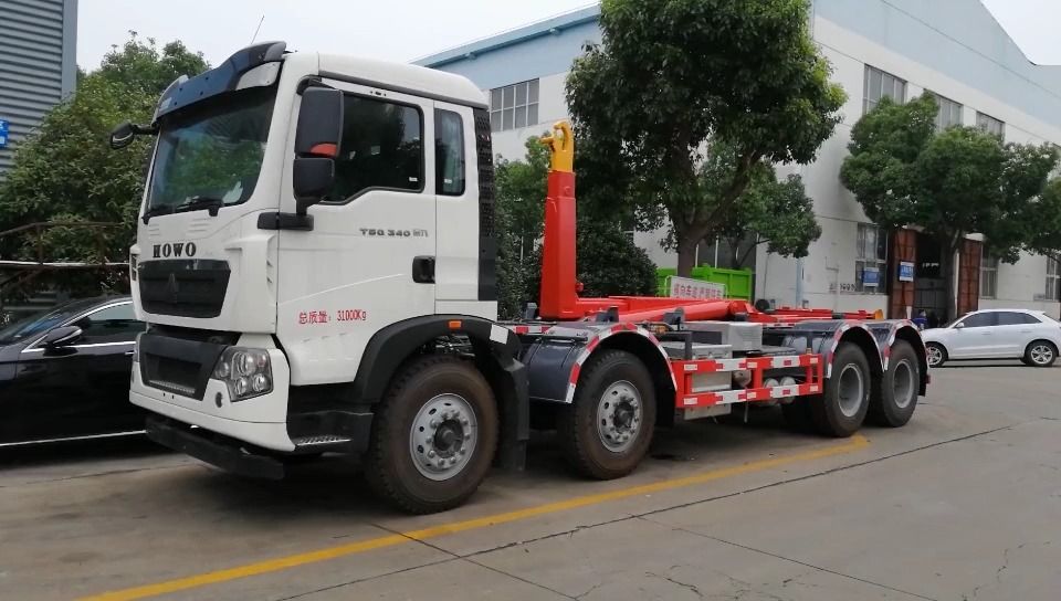 前四后八30吨大型勾臂垃圾车价格