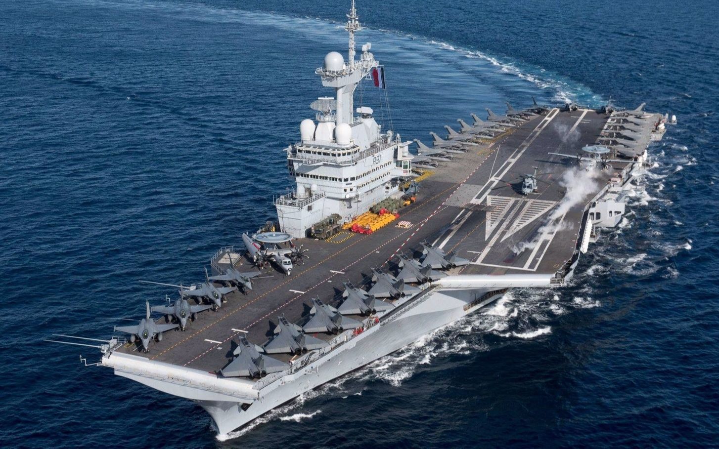 人类唯一一艘不隶属美军的核动力航母-夏尔.