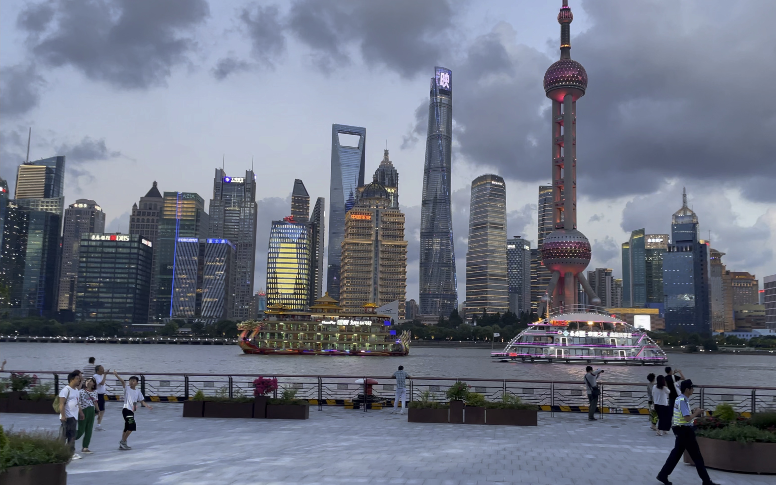 夏日上海北外滩陆家嘴夜景